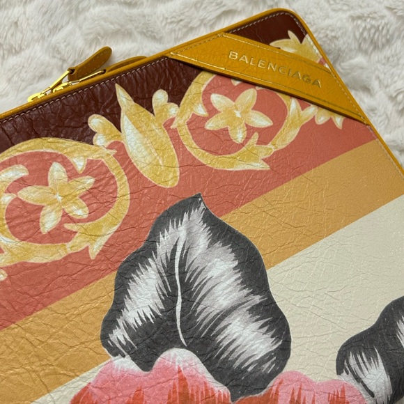 Balenciaga Blanket Pouch - Picture 3 of 8